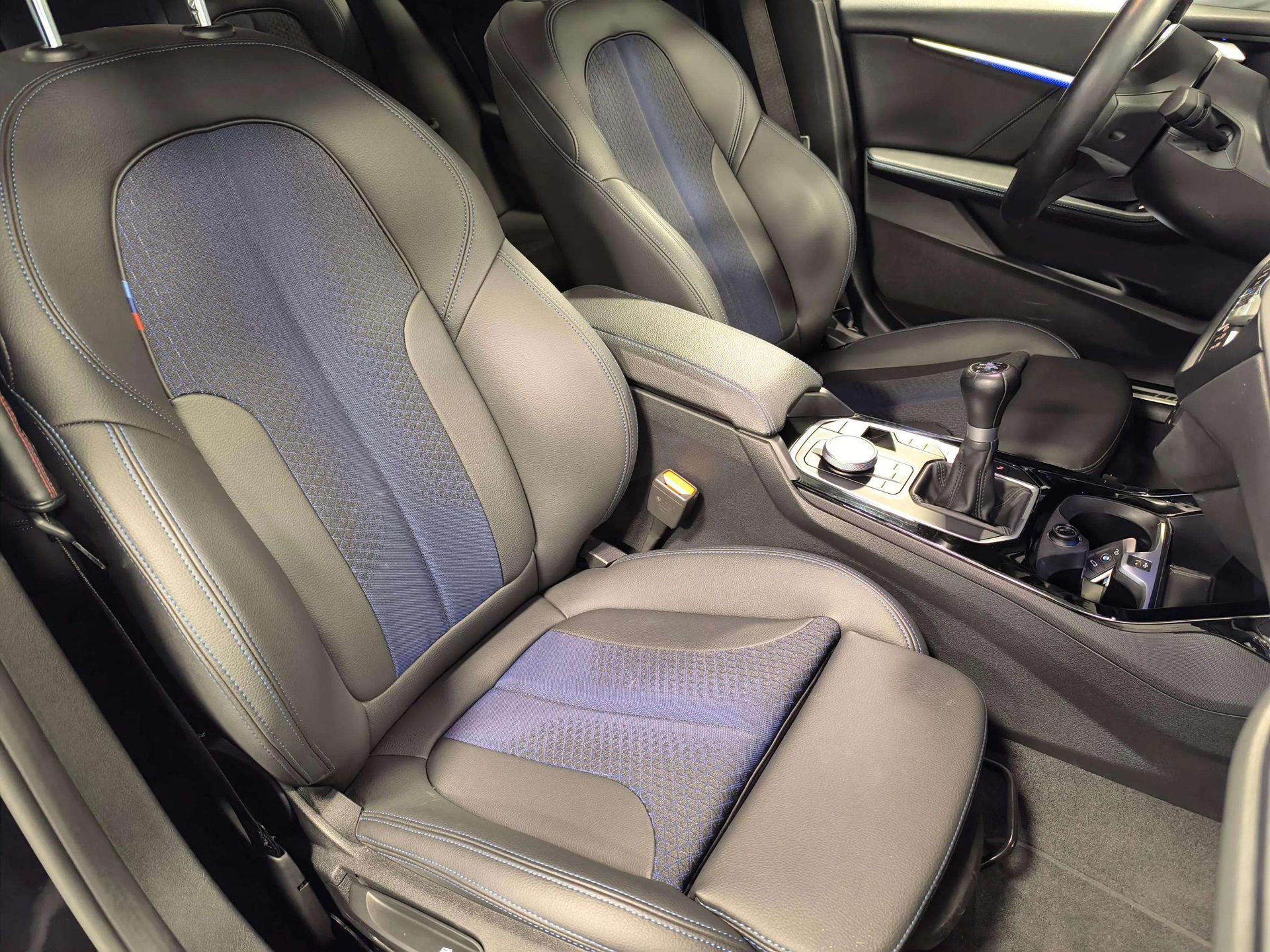 BMW Serie 1 118d color Negro. Año 2023. 110KW(150CV). Diésel. En concesionario Automóviles Oviedo S.A. de Asturias