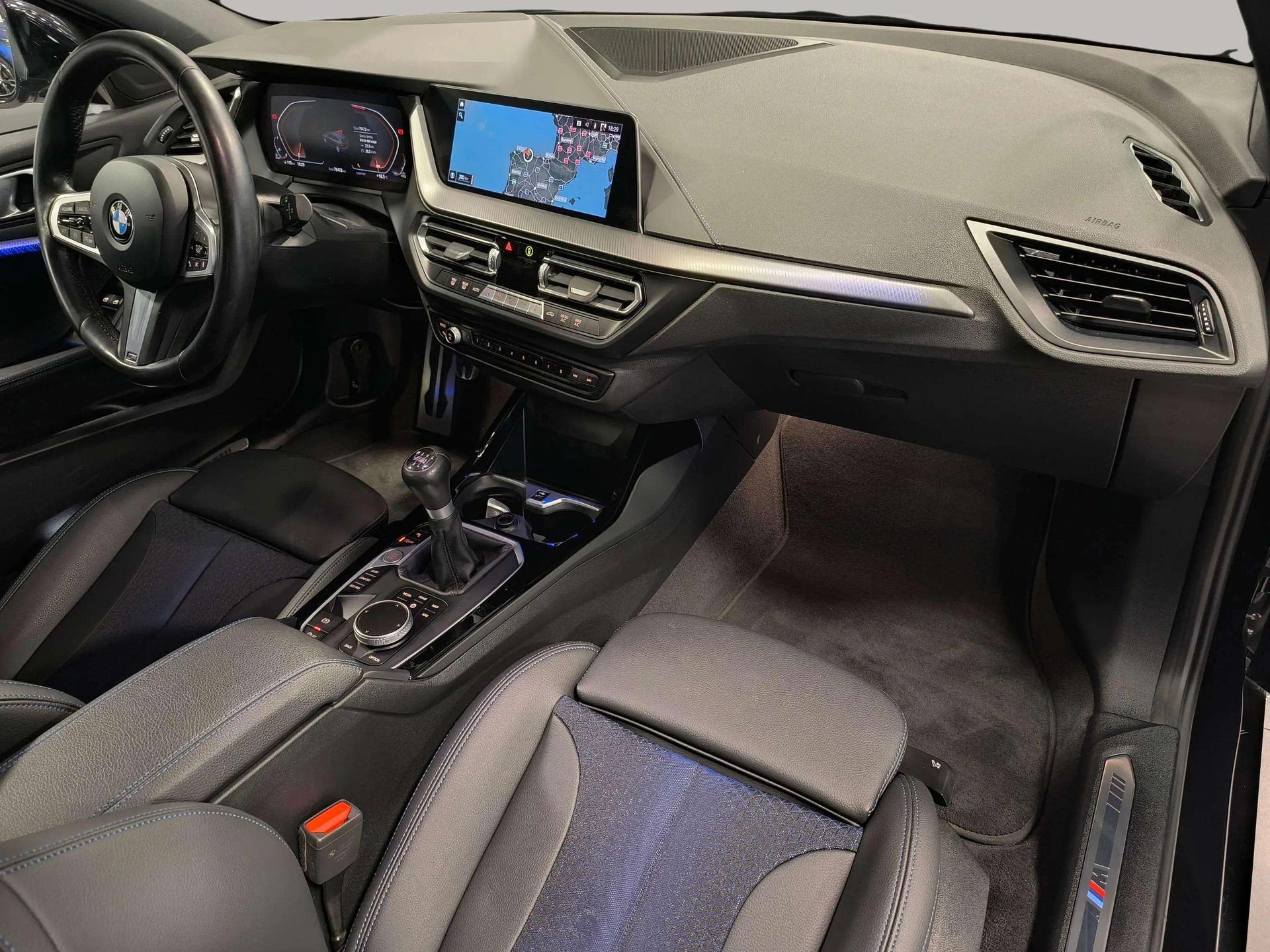 BMW Serie 1 118d color Negro. Año 2023. 110KW(150CV). Diésel. En concesionario Automóviles Oviedo S.A. de Asturias