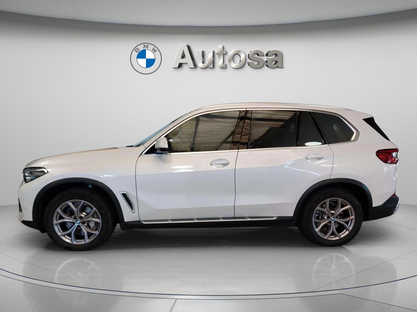 Fotos de BMW X5 xDrive30d color Blanco. Año 2019. 195KW(265CV). Diésel. En concesionario Automóviles Oviedo S.A. de Asturias