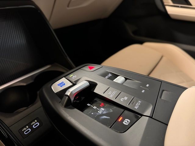 BMW iX1 xDrive30 color Blanco. Año 2023. 230KW(313CV). Eléctrico. En concesionario Automóviles Oviedo S.A. de Asturias