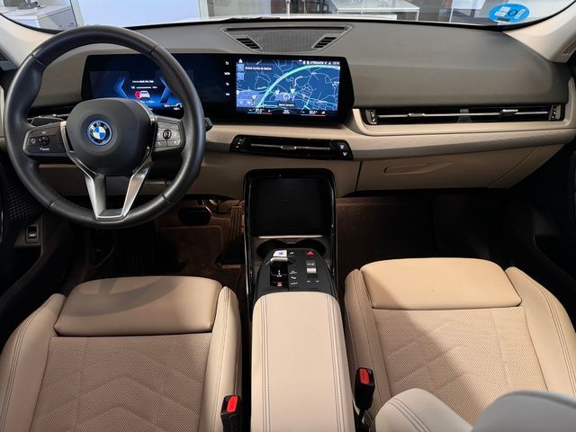 BMW iX1 xDrive30 color Blanco. Año 2023. 230KW(313CV). Eléctrico. En concesionario Automóviles Oviedo S.A. de Asturias
