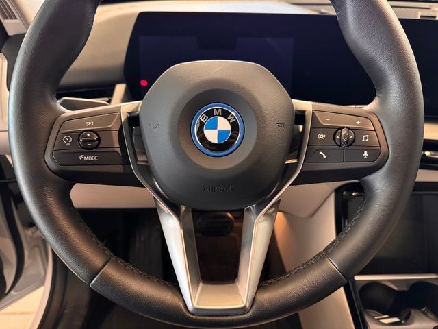BMW iX1 xDrive30 color Blanco. Año 2023. 230KW(313CV). Eléctrico. En concesionario Automóviles Oviedo S.A. de Asturias