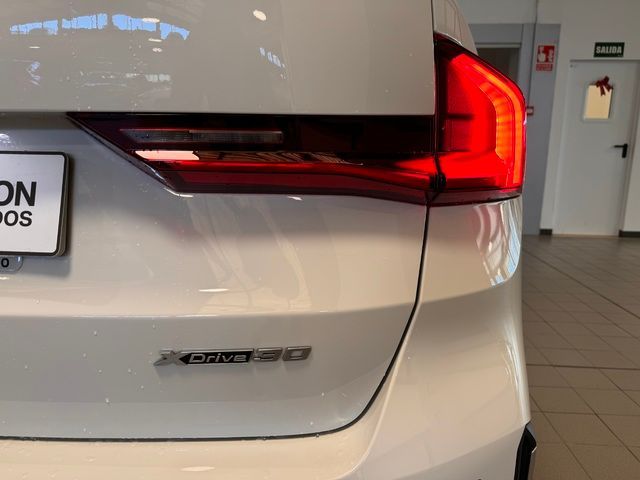BMW iX1 xDrive30 color Blanco. Año 2023. 230KW(313CV). Eléctrico. En concesionario Automóviles Oviedo S.A. de Asturias