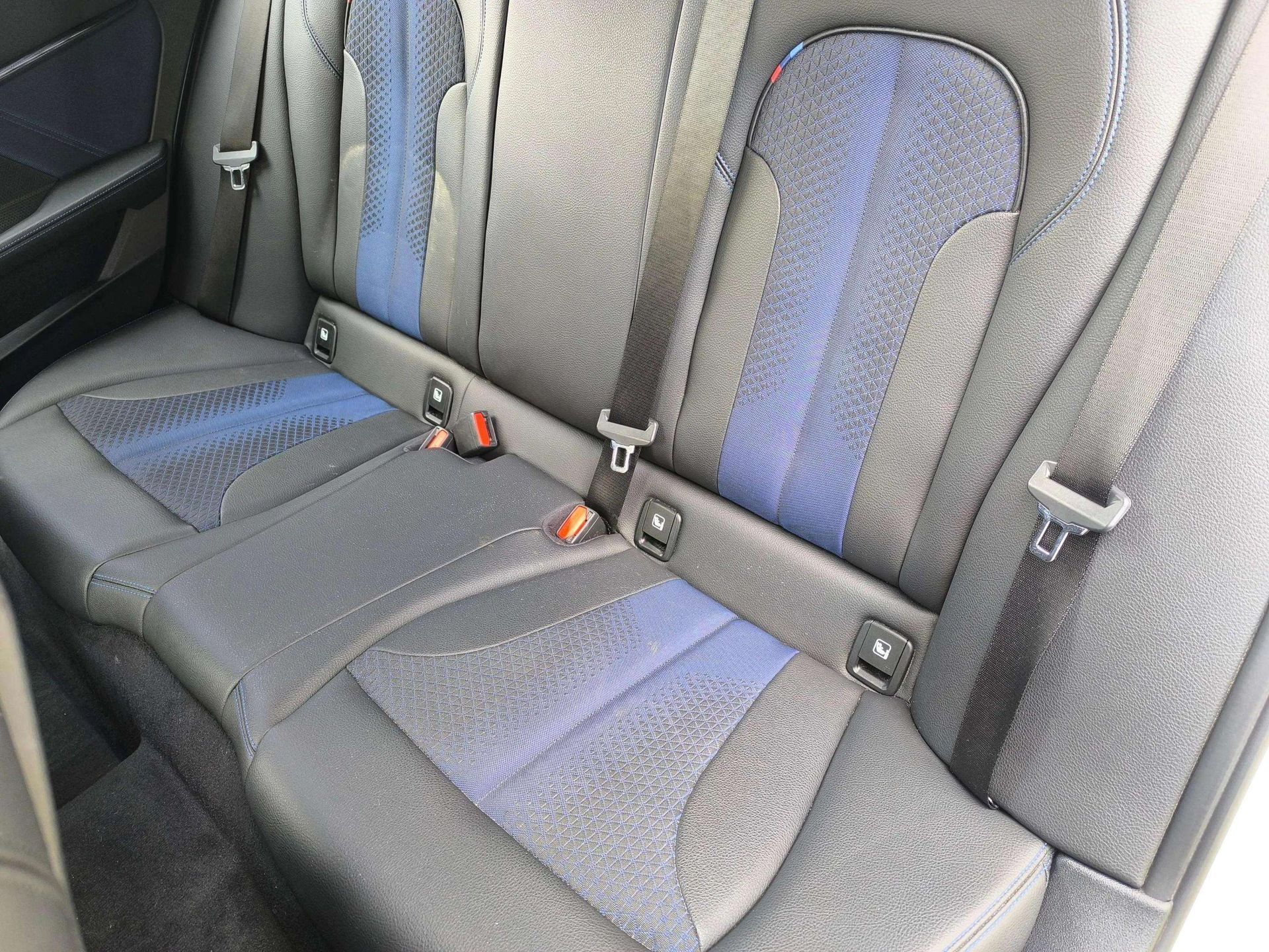 BMW Serie 1 116d color Blanco. Año 2020. 85KW(116CV). Diésel. En concesionario Automóviles Oviedo S.A. de Asturias