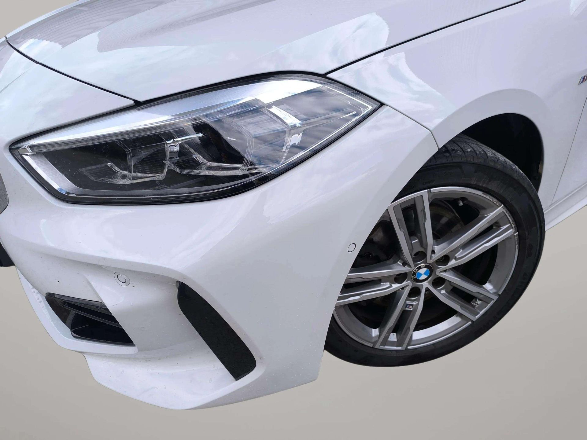 BMW Serie 1 116d color Blanco. Año 2020. 85KW(116CV). Diésel. En concesionario Automóviles Oviedo S.A. de Asturias