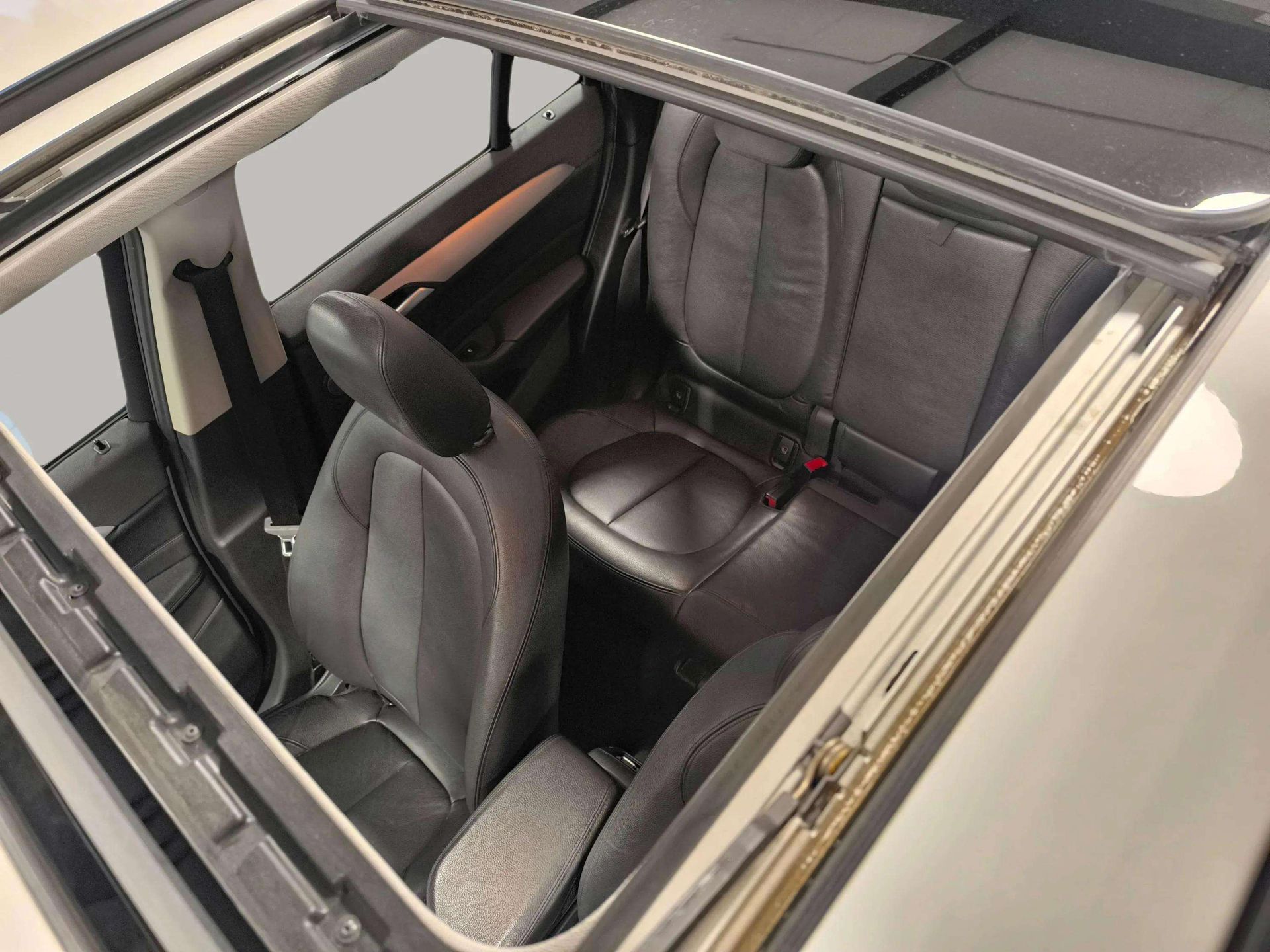 BMW X1 sDrive18i color Blanco. Año 2017. 100KW(136CV). Gasolina. En concesionario Automóviles Oviedo S.A. de Asturias