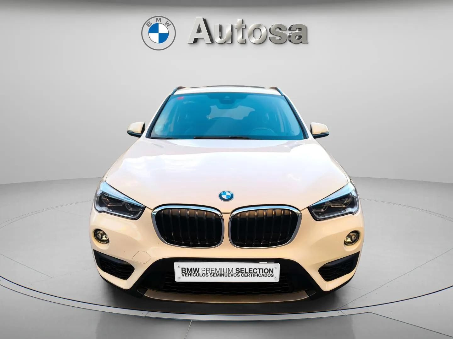 Fotos de BMW X1 sDrive18i color Blanco. Año 2017. 100KW(136CV). Gasolina. En concesionario Automóviles Oviedo S.A. de Asturias