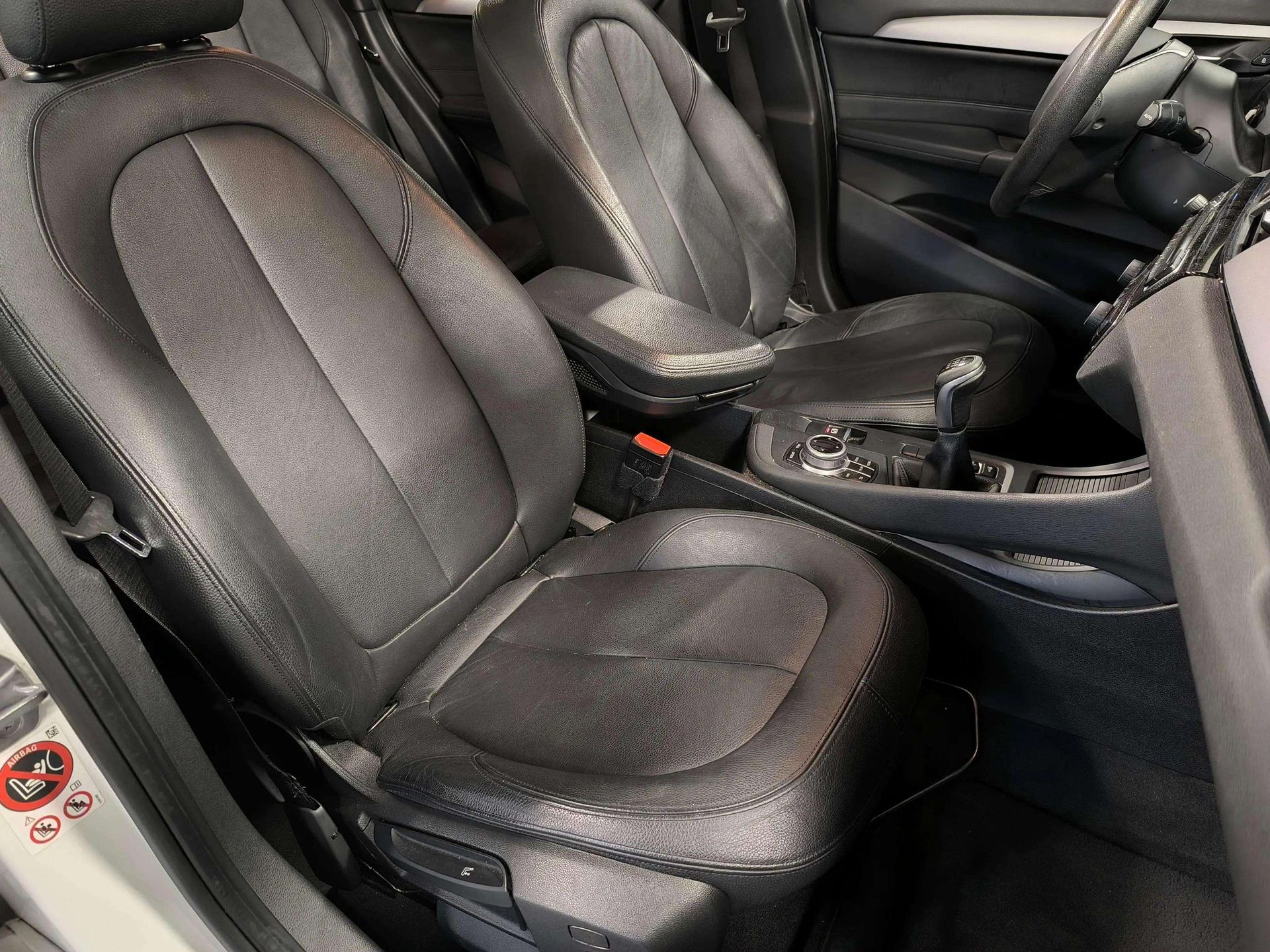 BMW X1 sDrive18i color Blanco. Año 2017. 100KW(136CV). Gasolina. En concesionario Automóviles Oviedo S.A. de Asturias