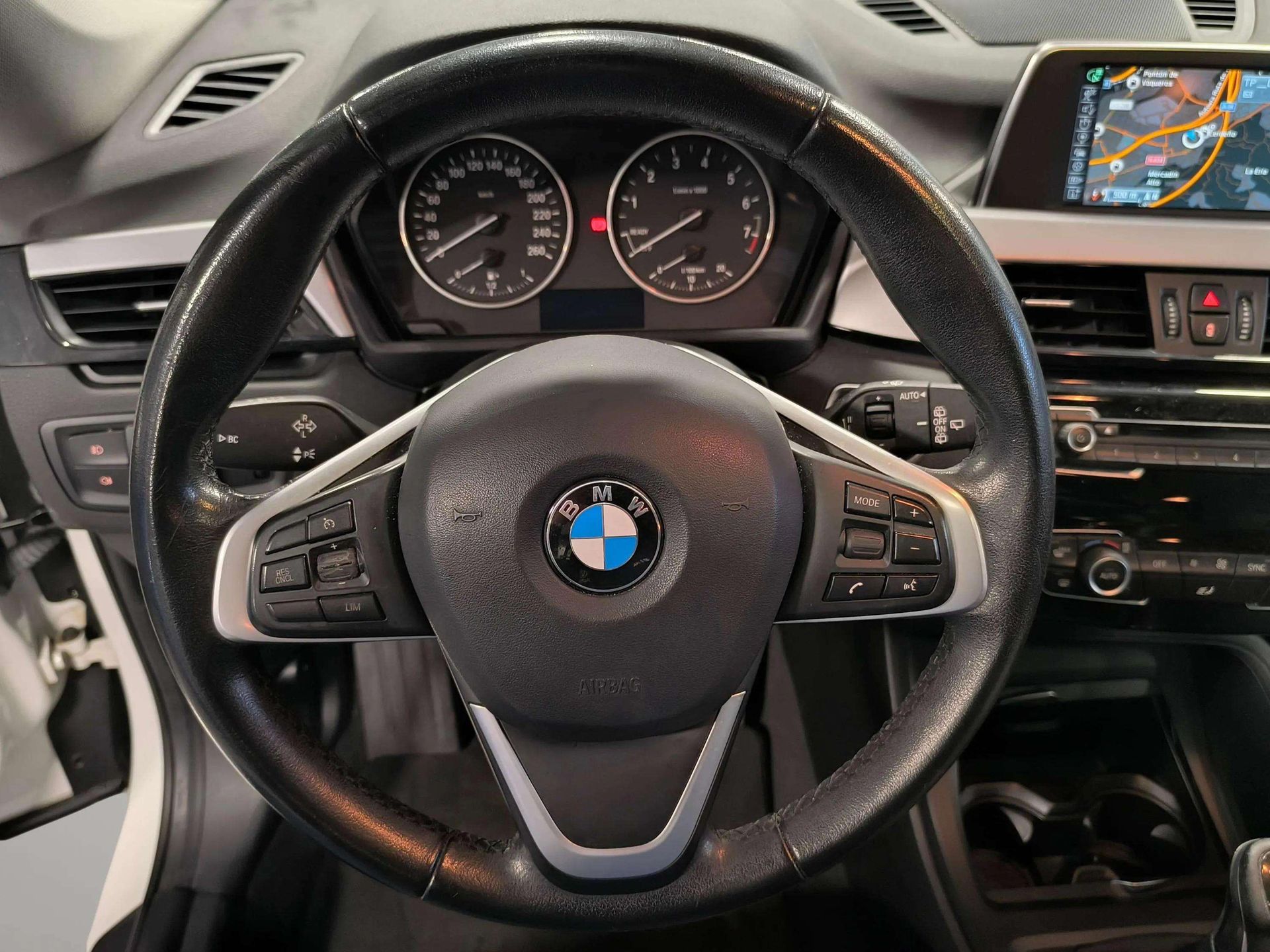 BMW X1 sDrive18i color Blanco. Año 2017. 100KW(136CV). Gasolina. En concesionario Automóviles Oviedo S.A. de Asturias