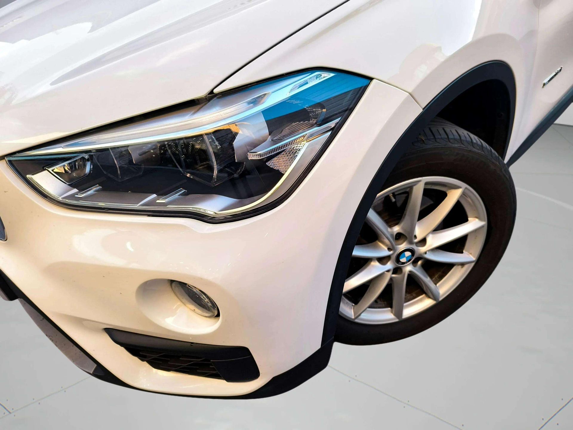 BMW X1 sDrive18i color Blanco. Año 2017. 100KW(136CV). Gasolina. En concesionario Automóviles Oviedo S.A. de Asturias