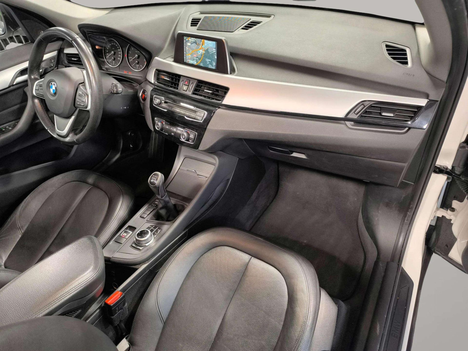 BMW X1 sDrive18i color Blanco. Año 2017. 100KW(136CV). Gasolina. En concesionario Automóviles Oviedo S.A. de Asturias