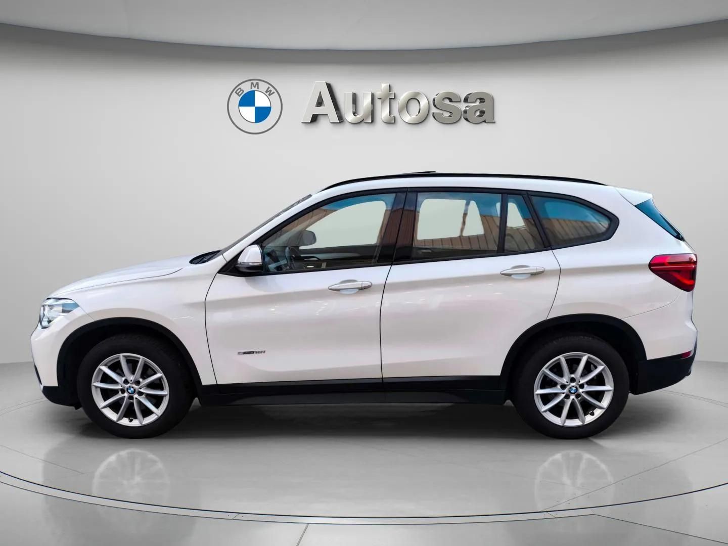 Fotos de BMW X1 sDrive18i color Blanco. Año 2017. 100KW(136CV). Gasolina. En concesionario Automóviles Oviedo S.A. de Asturias