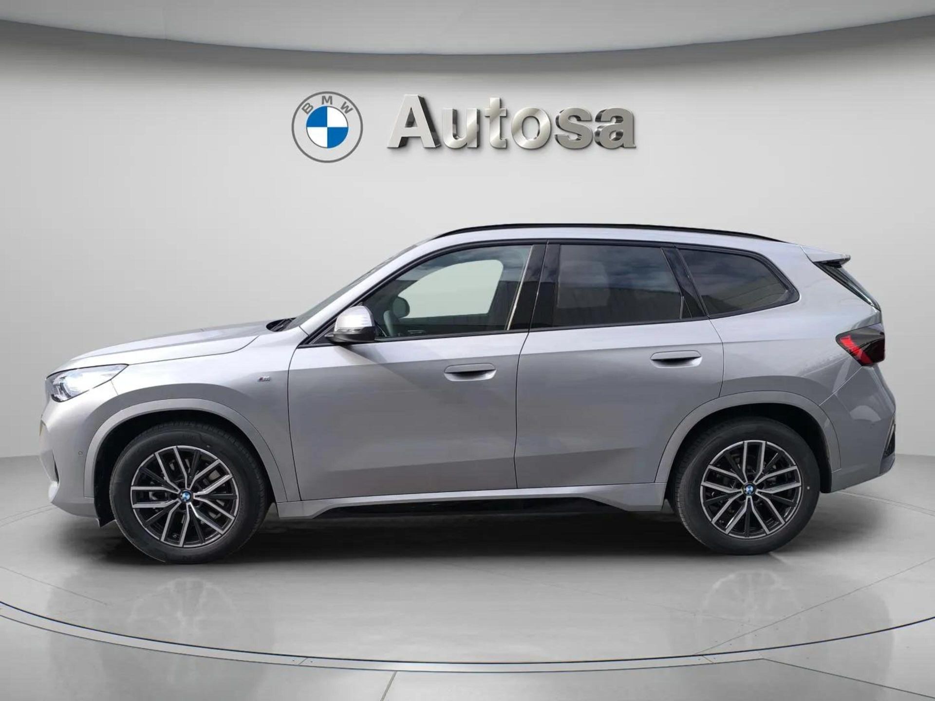 Fotos de BMW X1 sDrive20i color Gris Plata. Año 2025. 125KW(170CV). Gasolina. En concesionario Automóviles Oviedo S.A. de Asturias