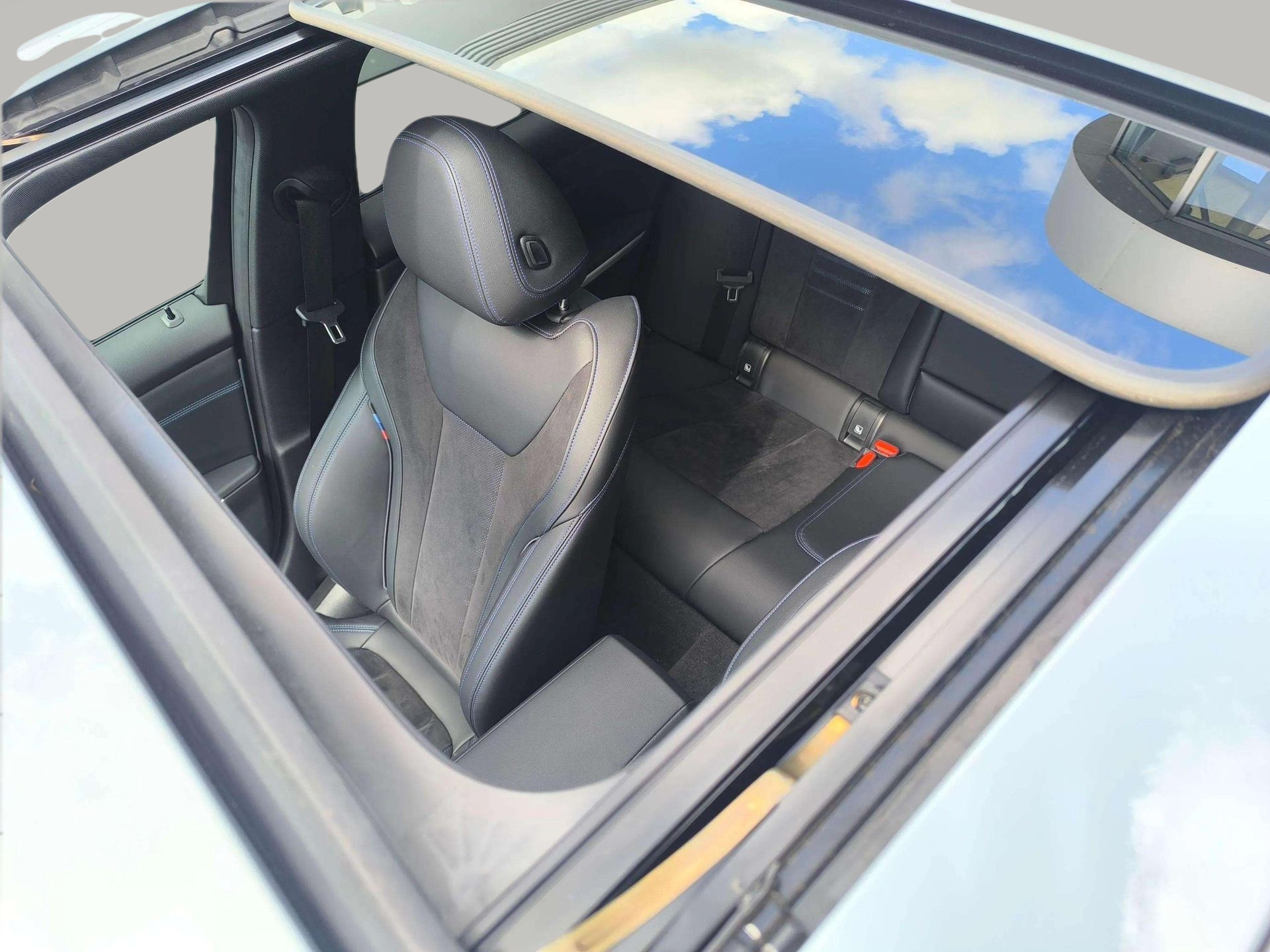 BMW Serie 3 320e color Verde. Año 2023. 150KW(204CV). Híbrido Electro/Gasolina. En concesionario Automóviles Oviedo S.A. de Asturias