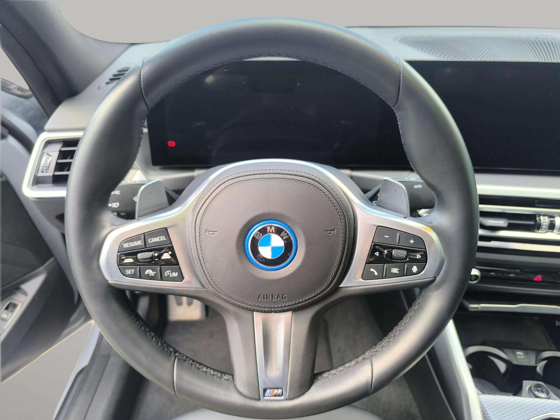 BMW Serie 3 320e color Verde. Año 2023. 150KW(204CV). Híbrido Electro/Gasolina. En concesionario Automóviles Oviedo S.A. de Asturias