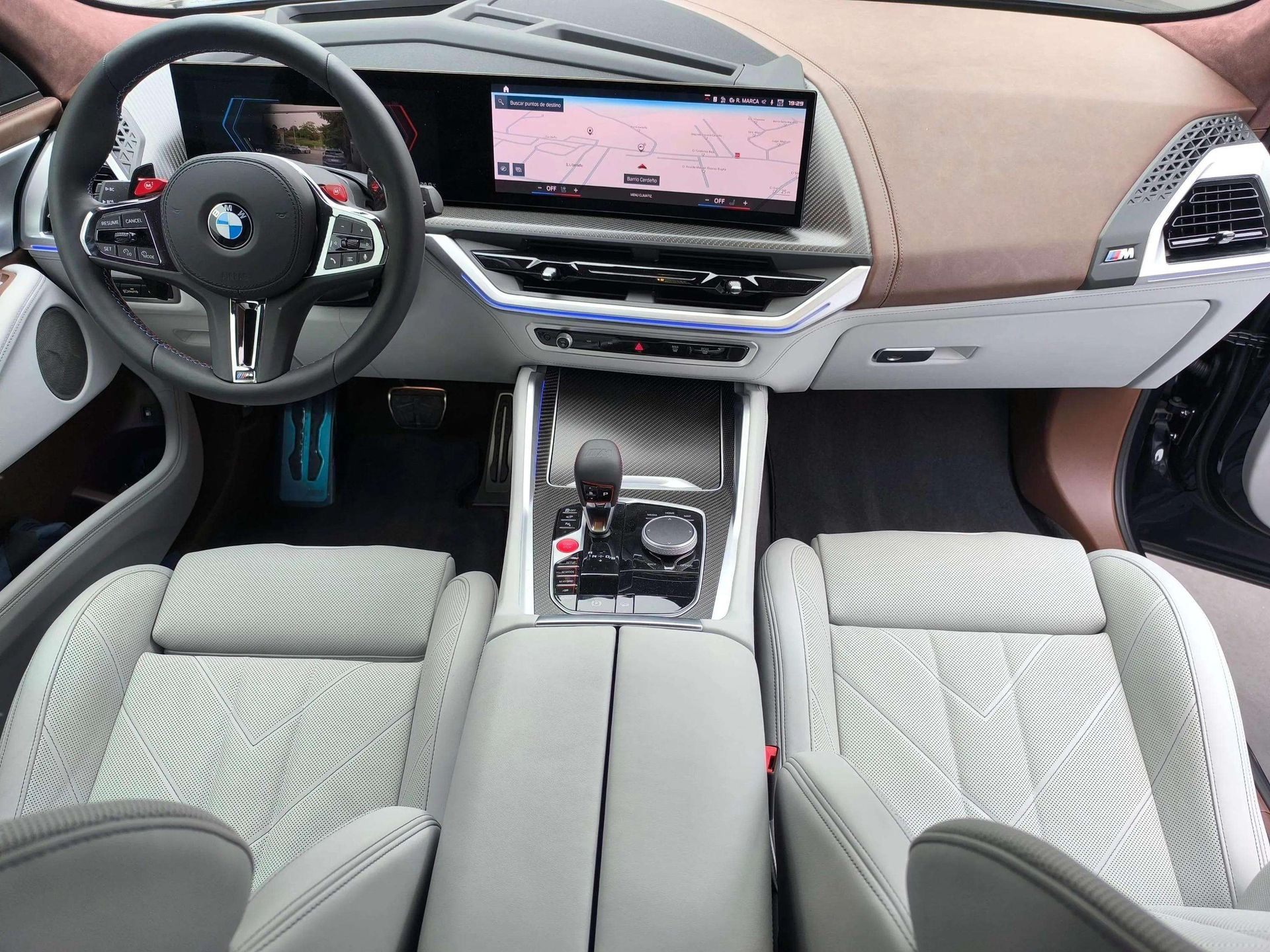 BMW XM XM 480 color Negro. Año 2025. 480KW(653CV). Híbrido Electro/Gasolina. En concesionario Automóviles Oviedo S.A. de Asturias