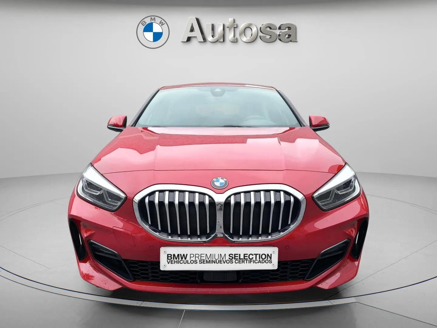 Fotos de BMW Serie 1 118d color Rojo. Año 2021. 110KW(150CV). Diésel. En concesionario Automóviles Oviedo S.A. de Asturias