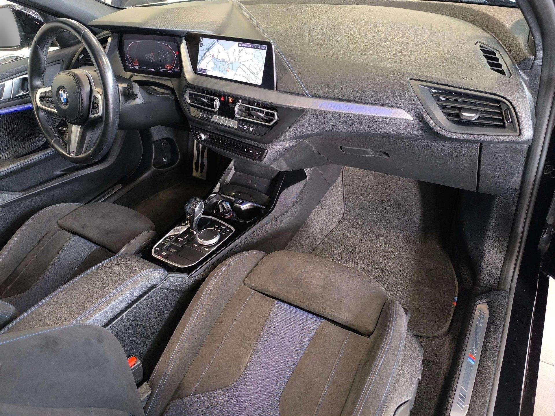 BMW Serie 1 118i color Negro. Año 2021. 103KW(140CV). Gasolina. En concesionario Automóviles Oviedo S.A. de Asturias