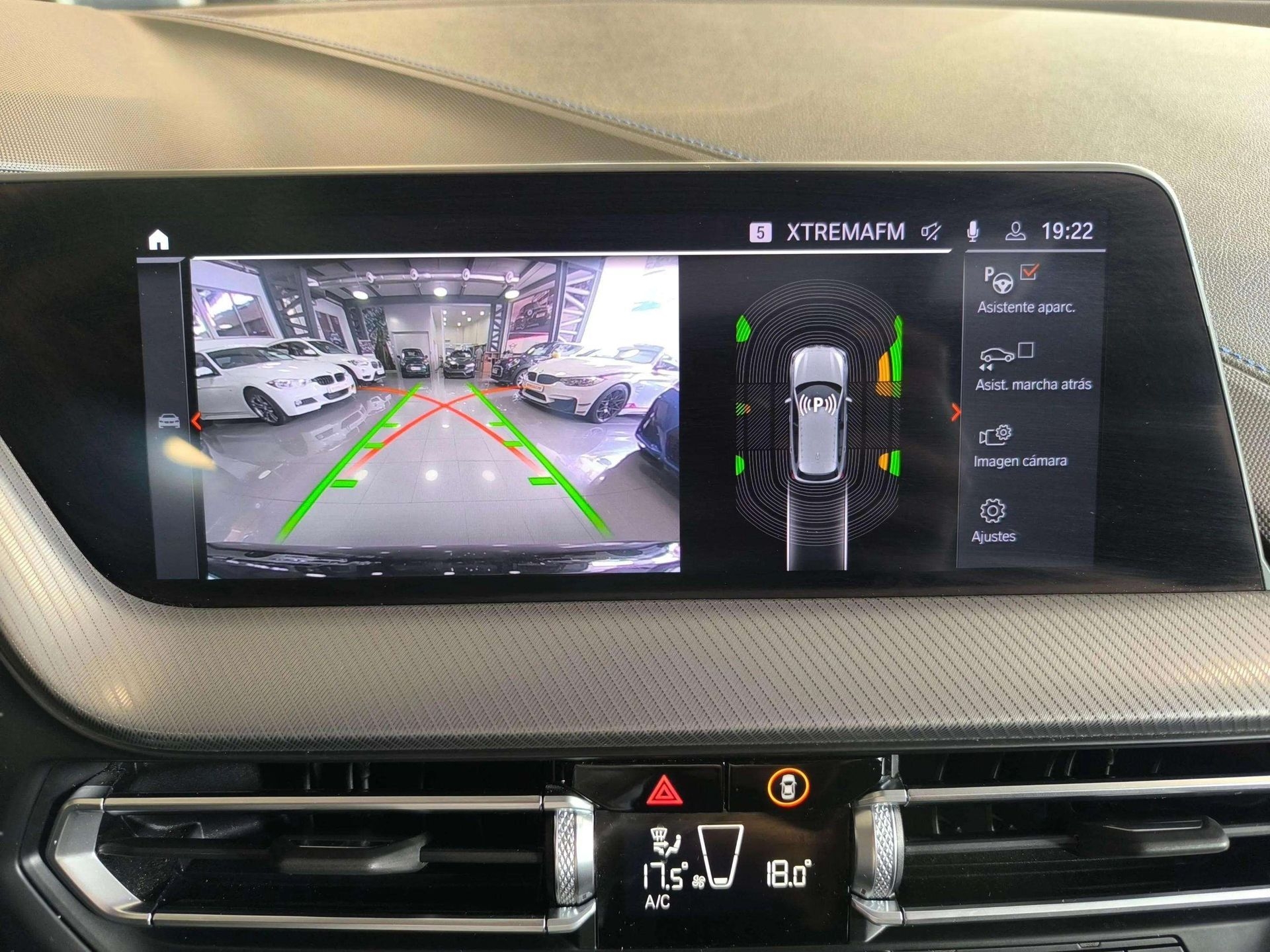 BMW Serie 1 118i color Negro. Año 2021. 103KW(140CV). Gasolina. En concesionario Automóviles Oviedo S.A. de Asturias