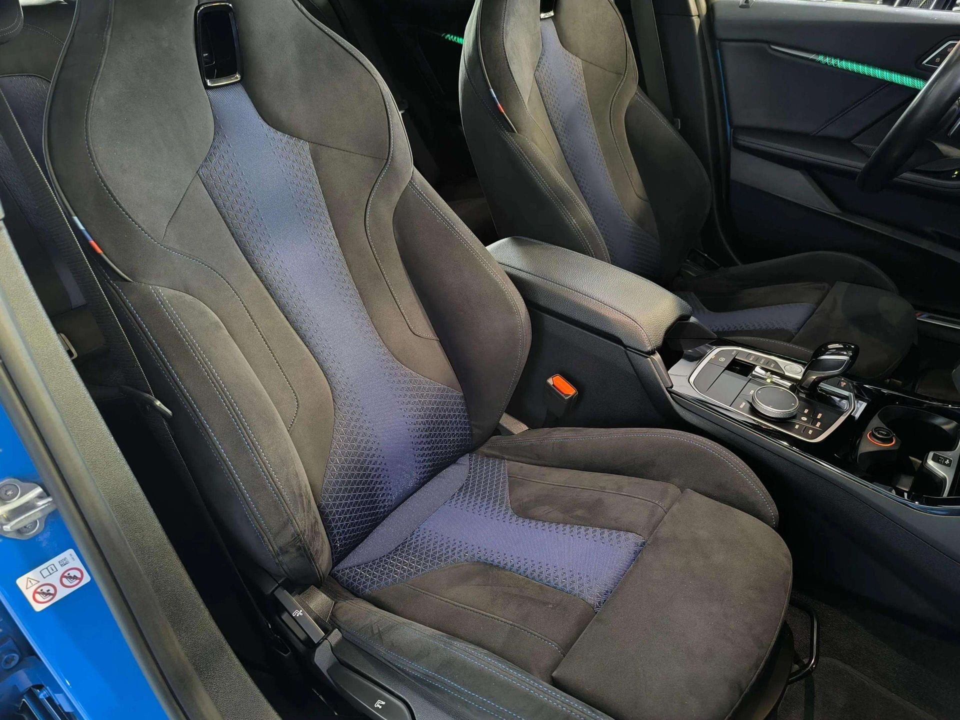 BMW Serie 1 120i color Azul. Año 2021. 131KW(178CV). Gasolina. En concesionario Automóviles Oviedo S.A. de Asturias