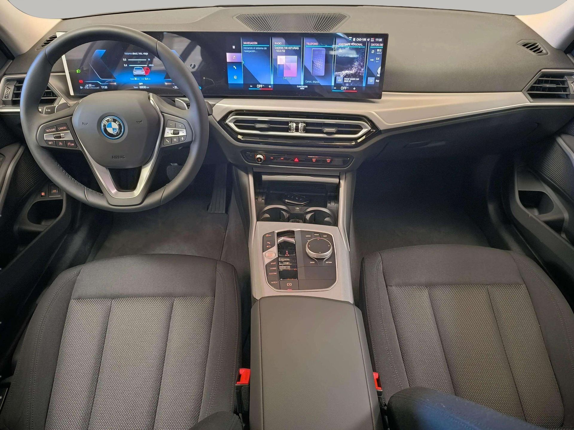 BMW Serie 3 320e Touring color Blanco. Año 2025. 150KW(204CV). Híbrido Electro/Gasolina. En concesionario Automóviles Oviedo S.A. de Asturias