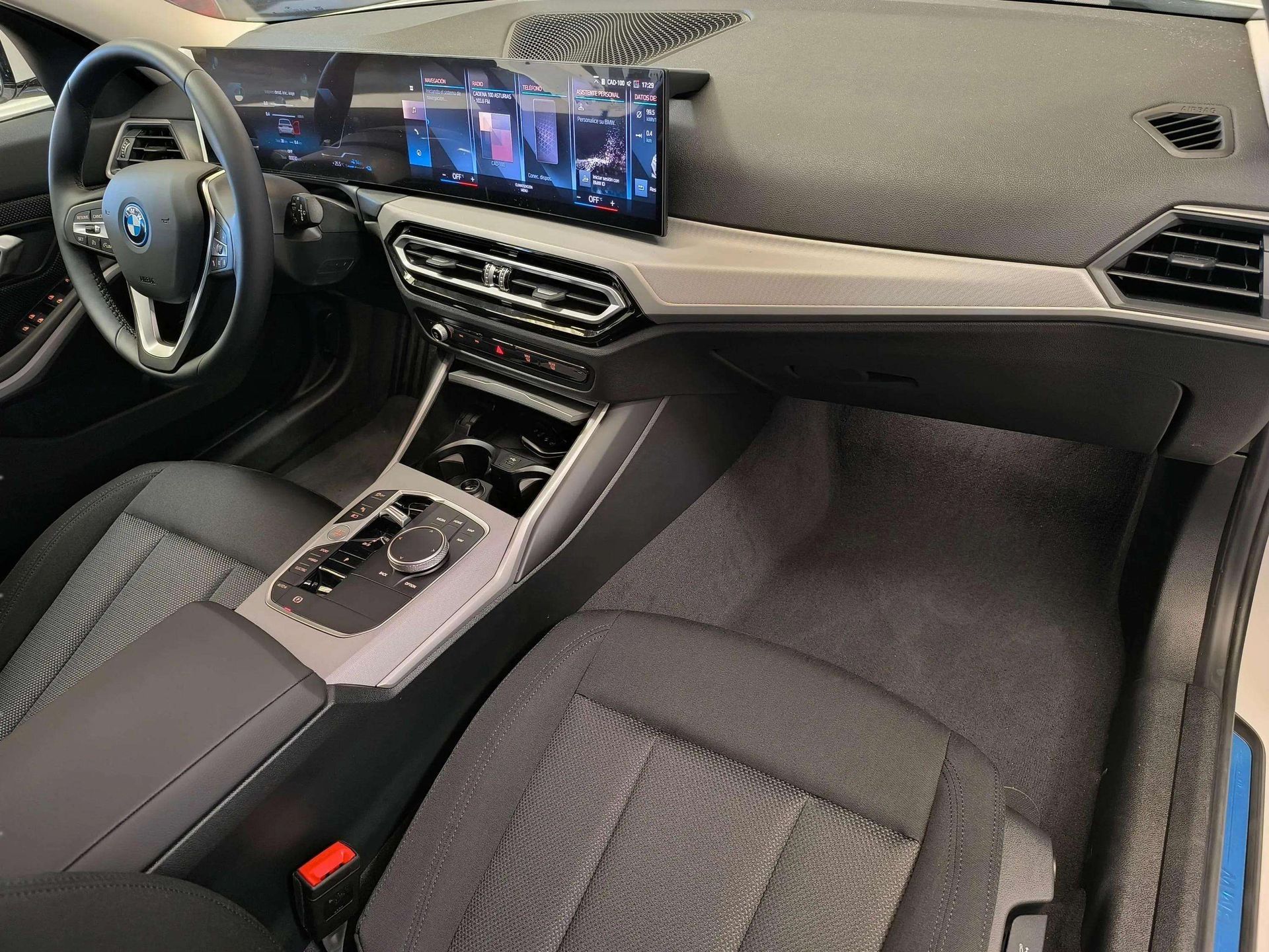 BMW Serie 3 320e Touring color Blanco. Año 2025. 150KW(204CV). Híbrido Electro/Gasolina. En concesionario Automóviles Oviedo S.A. de Asturias
