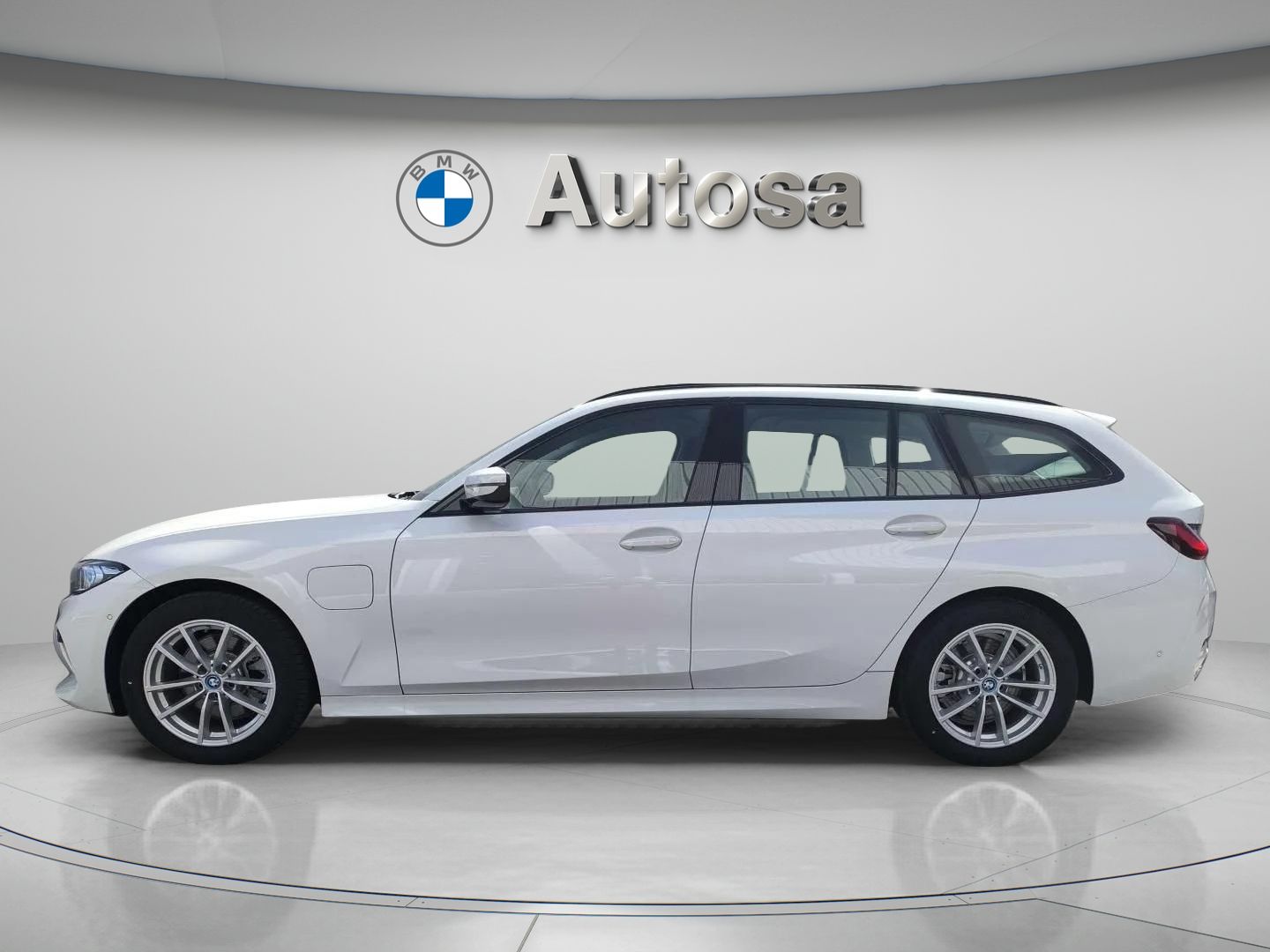Fotos de BMW Serie 3 320e Touring color Blanco. Año 2025. 150KW(204CV). Híbrido Electro/Gasolina. En concesionario Automóviles Oviedo S.A. de Asturias