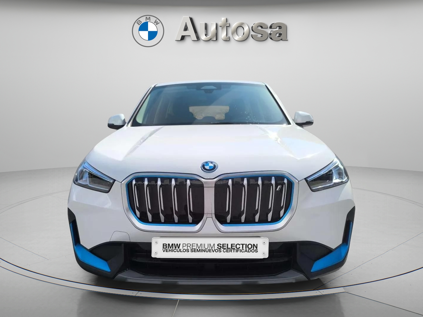 Fotos de BMW iX1 xDrive30 color Blanco. Año 2025. 230KW(313CV). Eléctrico. En concesionario Automóviles Oviedo S.A. de Asturias