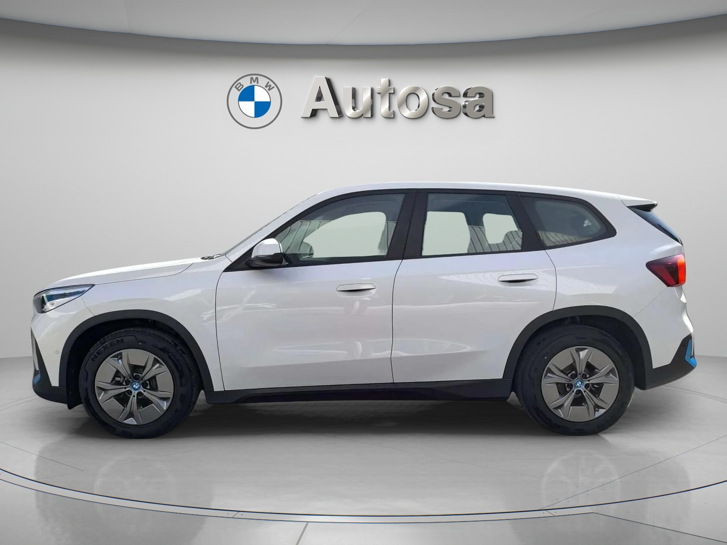 Fotos de BMW iX1 xDrive30 color Blanco. Año 2025. 230KW(313CV). Eléctrico. En concesionario Automóviles Oviedo S.A. de Asturias