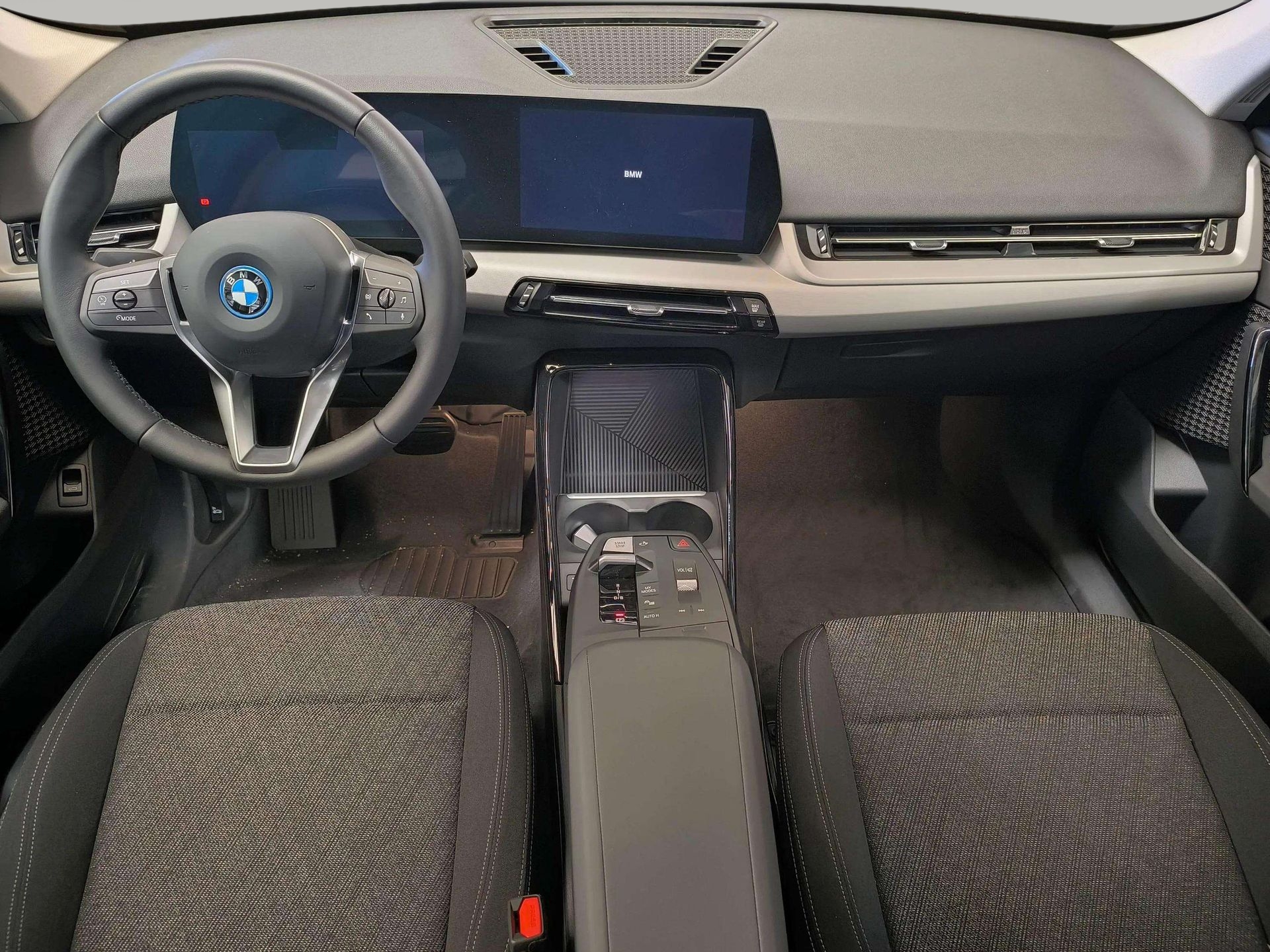 BMW iX1 xDrive30 color Blanco. Año 2025. 230KW(313CV). Eléctrico. En concesionario Automóviles Oviedo S.A. de Asturias