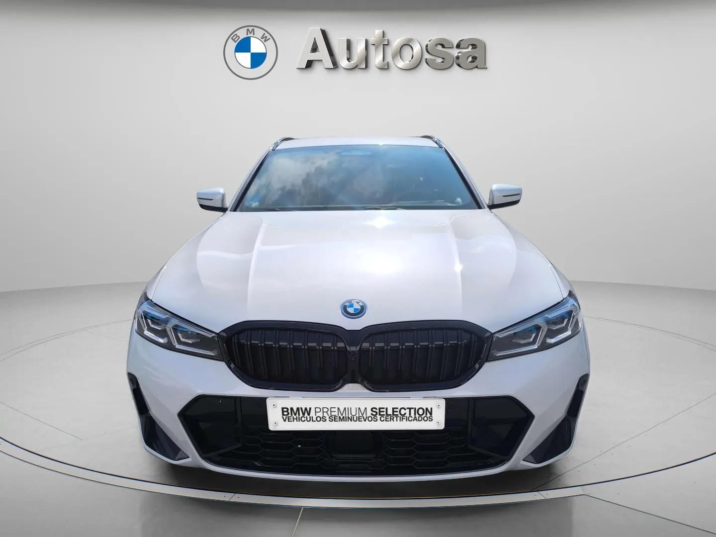 Fotos de BMW Serie 3 330e Touring color Blanco. Año 2023. 215KW(292CV). Híbrido Electro/Gasolina. En concesionario Automóviles Oviedo S.A. de Asturias