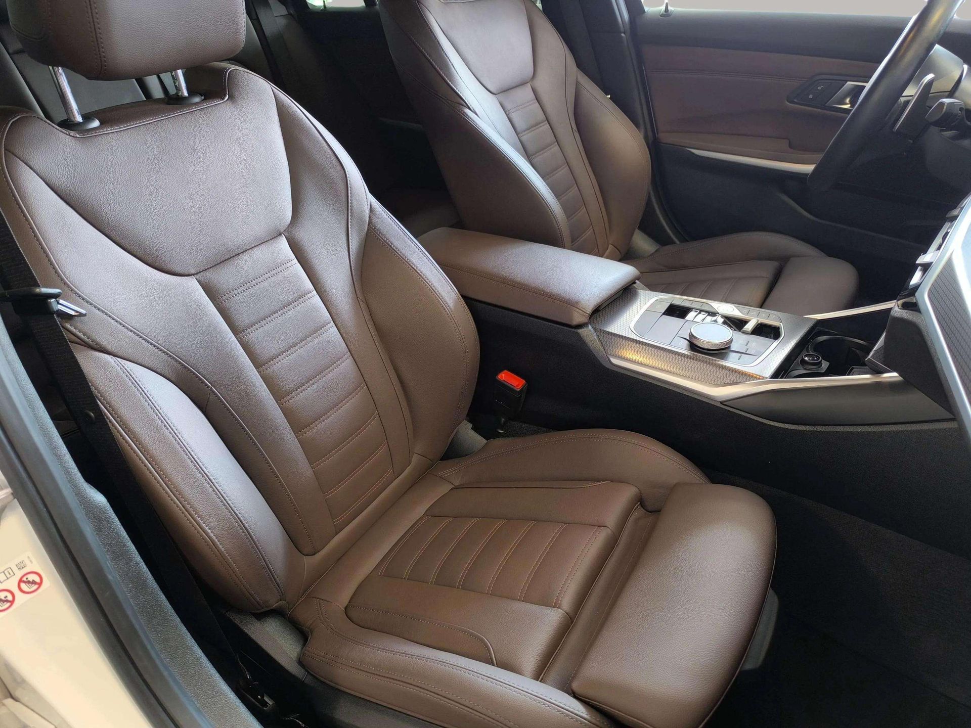 BMW Serie 3 330e Touring color Blanco. Año 2023. 215KW(292CV). Híbrido Electro/Gasolina. En concesionario Automóviles Oviedo S.A. de Asturias