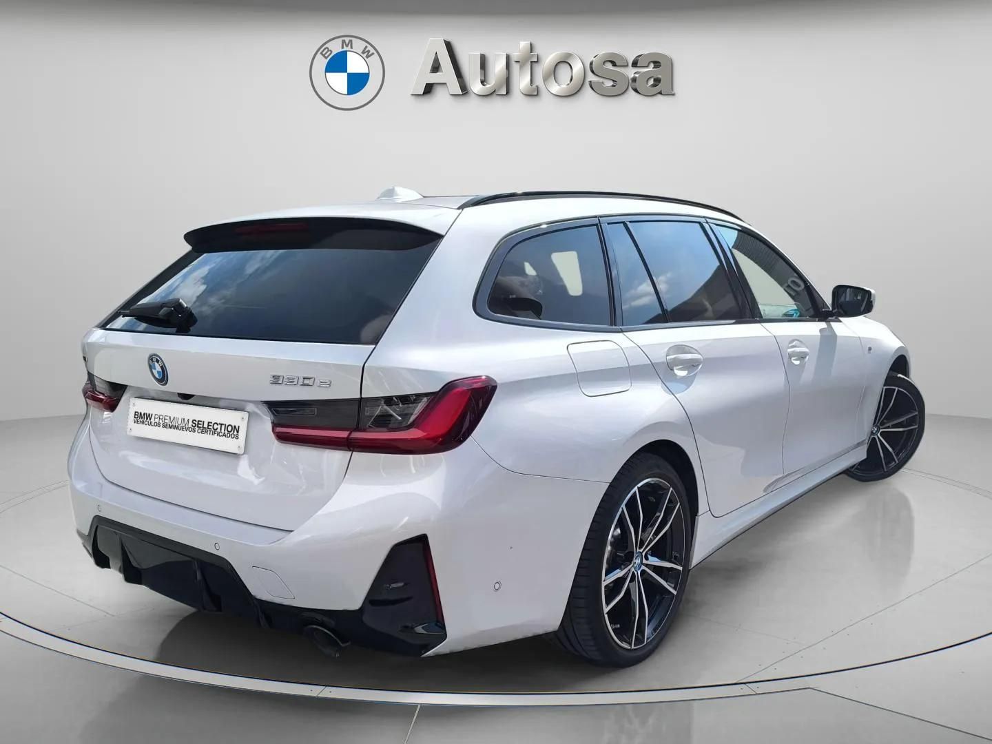 BMW Serie 3 330e Touring color Blanco. Año 2023. 215KW(292CV). Híbrido Electro/Gasolina. En concesionario Automóviles Oviedo S.A. de Asturias