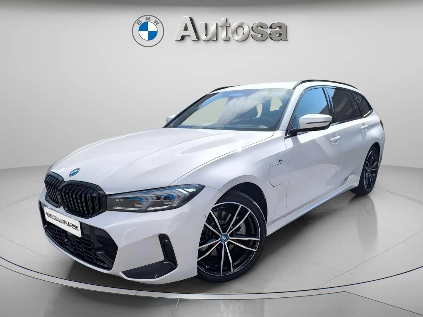 Fotos de BMW Serie 3 330e Touring color Blanco. Año 2023. 215KW(292CV). Híbrido Electro/Gasolina. En concesionario Automóviles Oviedo S.A. de Asturias