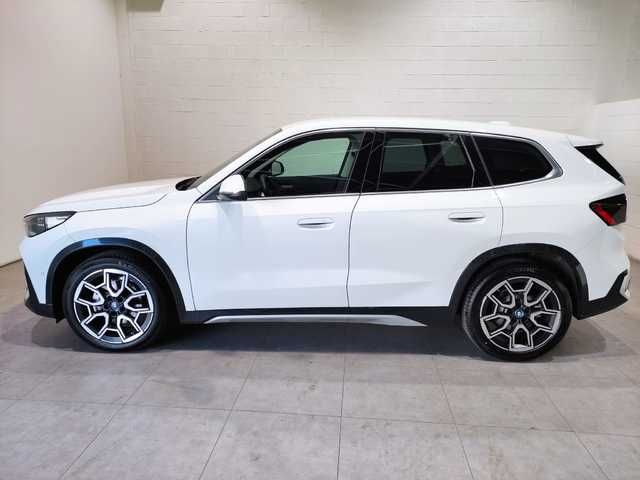 Fotos de BMW iX1 eDrive20 color Blanco. Año 2025. 150KW(204CV). Eléctrico. En concesionario Quadis Munich (Manresa) de Barcelona