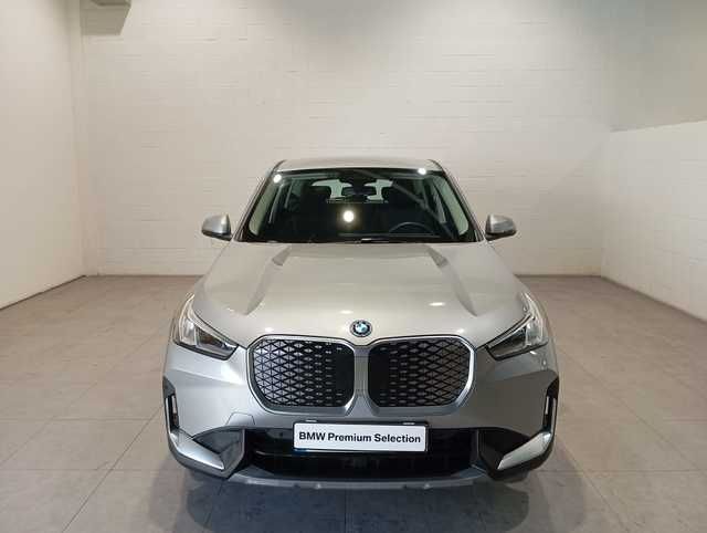 Fotos de BMW iX1 eDrive20 color Gris Plata. Año 2024. 150KW(204CV). Eléctrico. En concesionario Quadis Munich (Terrassa) de Barcelona