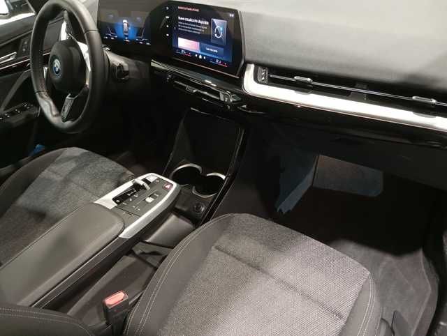 BMW iX1 eDrive20 color Gris Plata. Año 2024. 150KW(204CV). Eléctrico. En concesionario Quadis Munich (Terrassa) de Barcelona