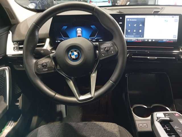 BMW iX1 eDrive20 color Gris Plata. Año 2024. 150KW(204CV). Eléctrico. En concesionario Quadis Munich (Terrassa) de Barcelona