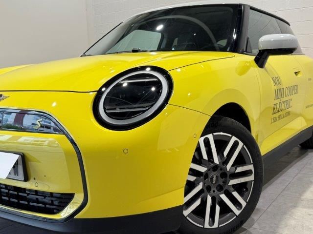 fotoG 33 del MINI MINI 3 Puertas Cooper SE 160 kW (218 CV) 218cv Eléctrico del 2024 en Barcelona