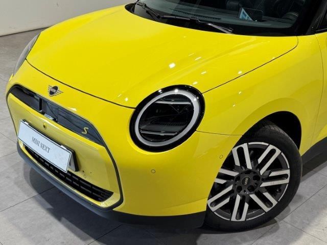 fotoG 35 del MINI MINI 3 Puertas Cooper SE 160 kW (218 CV) 218cv Eléctrico del 2024 en Barcelona