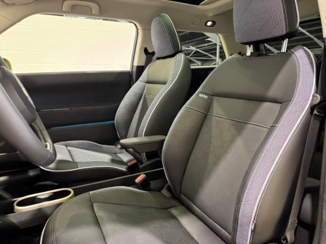 fotoG 7 del MINI MINI 3 Puertas Cooper SE 160 kW (218 CV) 218cv Eléctrico del 2024 en Barcelona