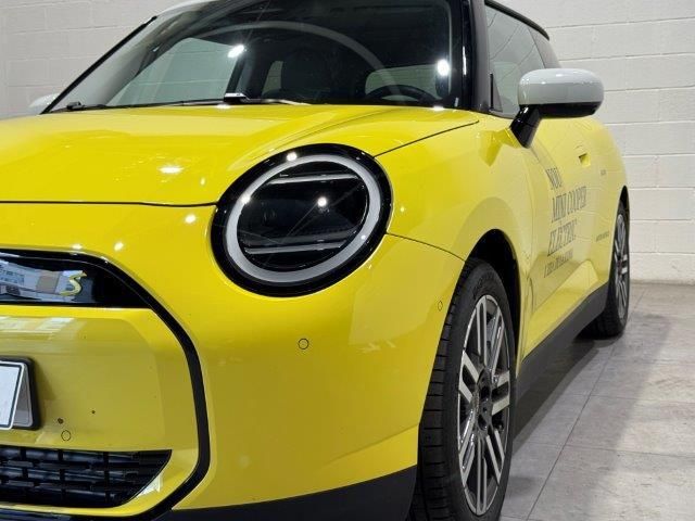 fotoG 36 del MINI MINI 3 Puertas Cooper SE 160 kW (218 CV) 218cv Eléctrico del 2024 en Barcelona