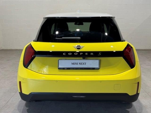fotoG 4 del MINI MINI 3 Puertas Cooper SE 160 kW (218 CV) 218cv Eléctrico del 2024 en Barcelona