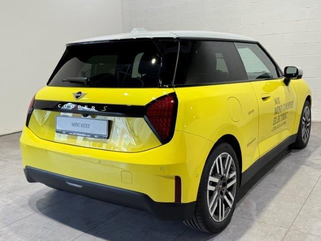 fotoG 3 del MINI MINI 3 Puertas Cooper SE 160 kW (218 CV) 218cv Eléctrico del 2024 en Barcelona