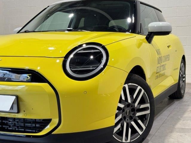fotoG 34 del MINI MINI 3 Puertas Cooper SE 160 kW (218 CV) 218cv Eléctrico del 2024 en Barcelona