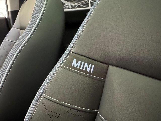 fotoG 42 del MINI MINI 3 Puertas Cooper SE 160 kW (218 CV) 218cv Eléctrico del 2024 en Barcelona