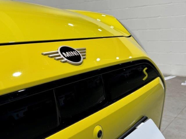 fotoG 32 del MINI MINI 3 Puertas Cooper SE 160 kW (218 CV) 218cv Eléctrico del 2024 en Barcelona