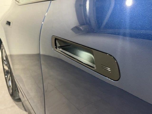 BMW iX xDrive40 color Azul. Año 2022. 240KW(326CV). Eléctrico. En concesionario Quadis Munich (Manresa) de Barcelona