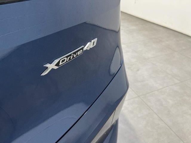 BMW iX xDrive40 color Azul. Año 2022. 240KW(326CV). Eléctrico. En concesionario Quadis Munich (Manresa) de Barcelona