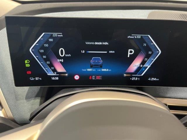 BMW iX xDrive40 color Azul. Año 2022. 240KW(326CV). Eléctrico. En concesionario Quadis Munich (Manresa) de Barcelona